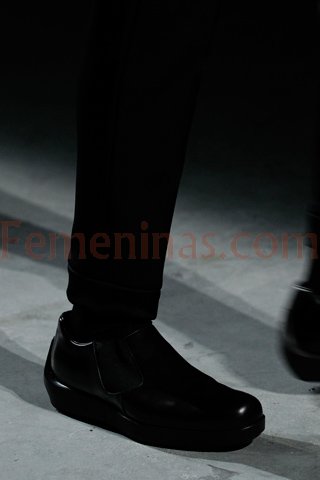 Zapatos masculinos cerrados de cuero negro
